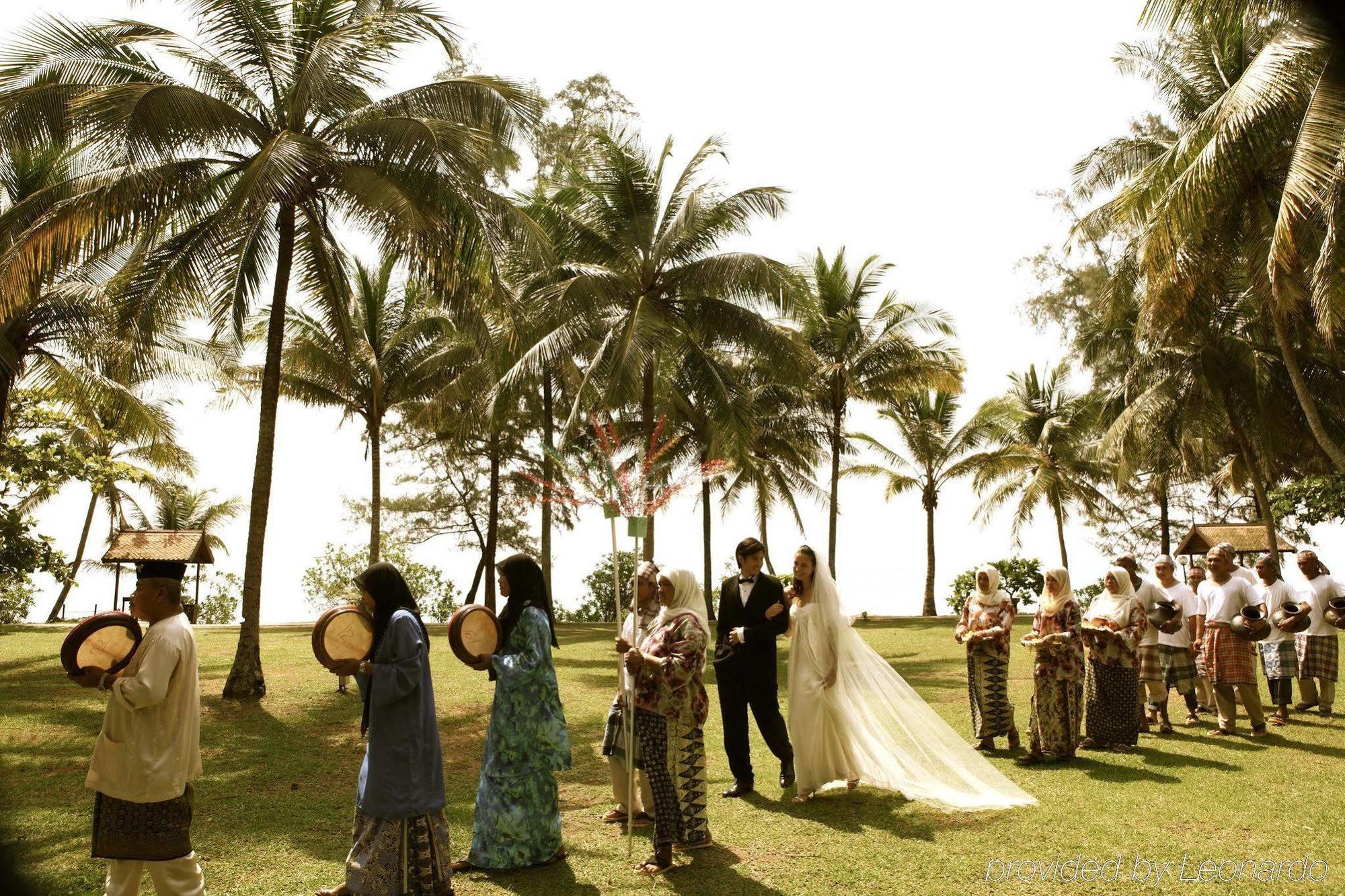 Tanjong Jara Resort, Terengganu - A Small Luxury Hotels Of The World Dungun Exterior foto A wedding in Fiji