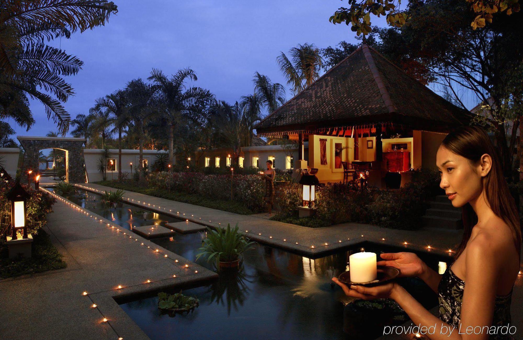 Tanjong Jara Resort, Terengganu - A Small Luxury Hotels Of The World Dungun Exterior foto The resort at night