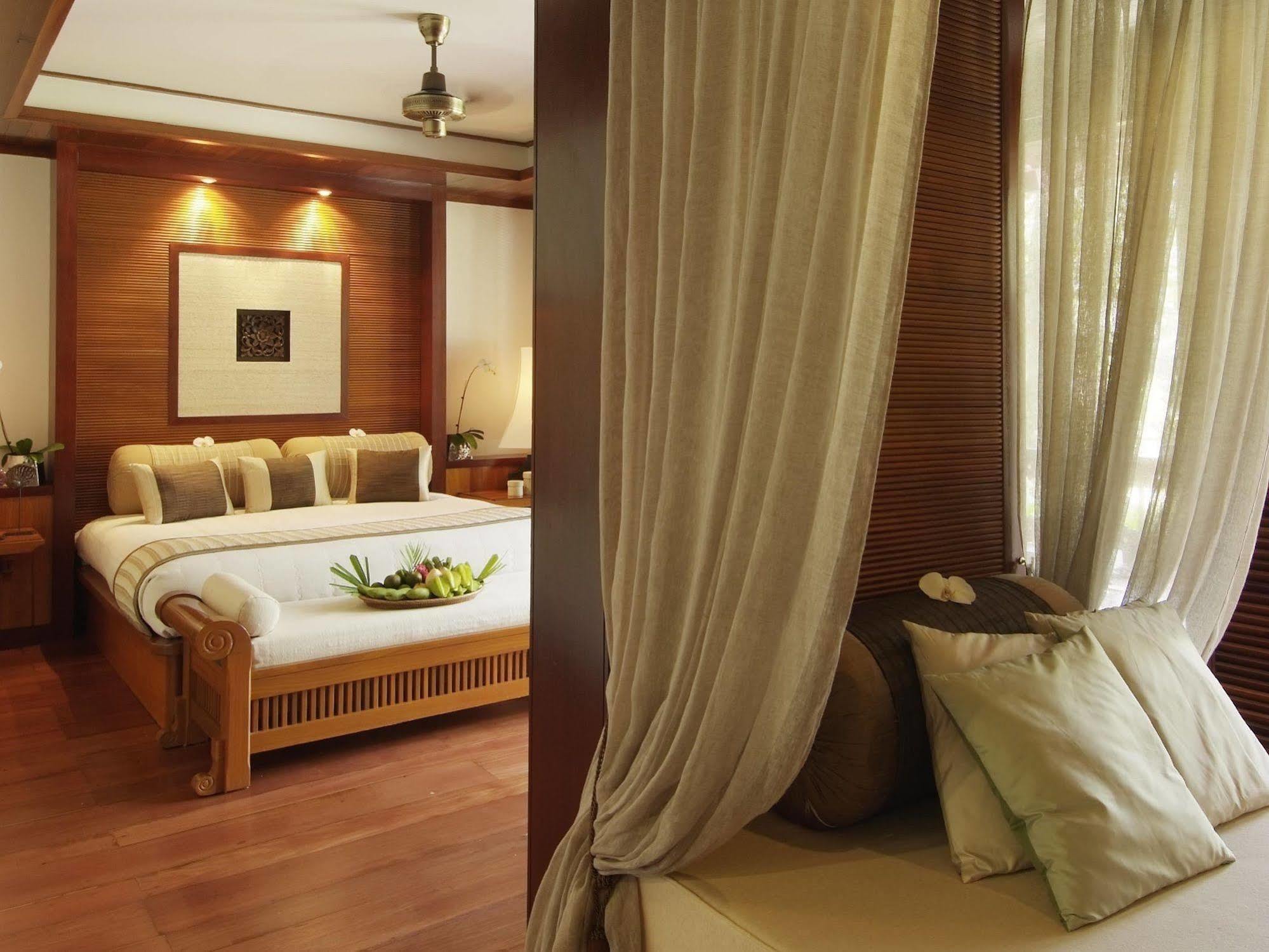 Tanjong Jara Resort, Terengganu - A Small Luxury Hotels Of The World Dungun Habitación foto A bedroom at the Taj Bengal